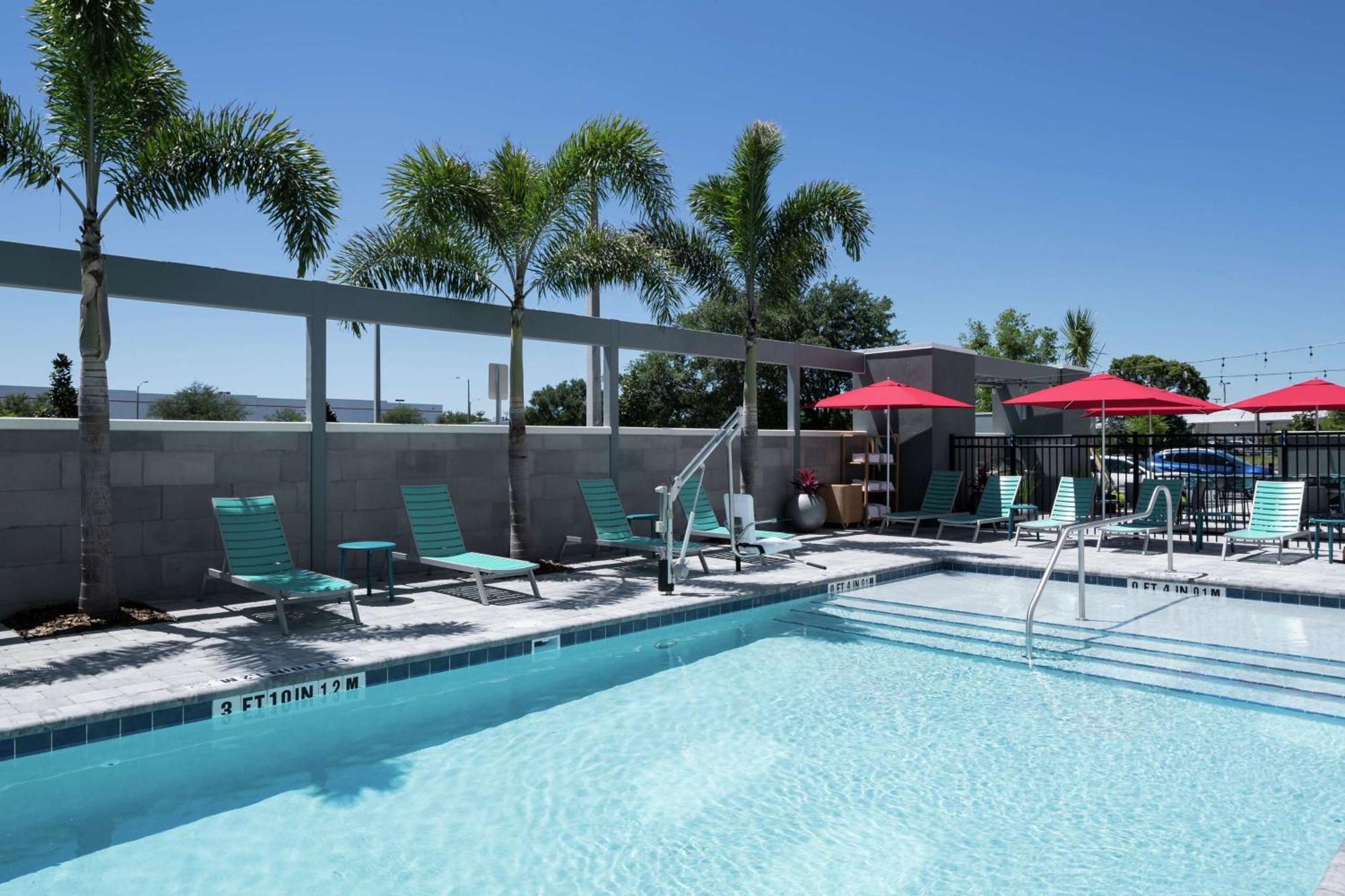 Home2 Suites By Hilton Orlando Airport מראה חיצוני תמונה